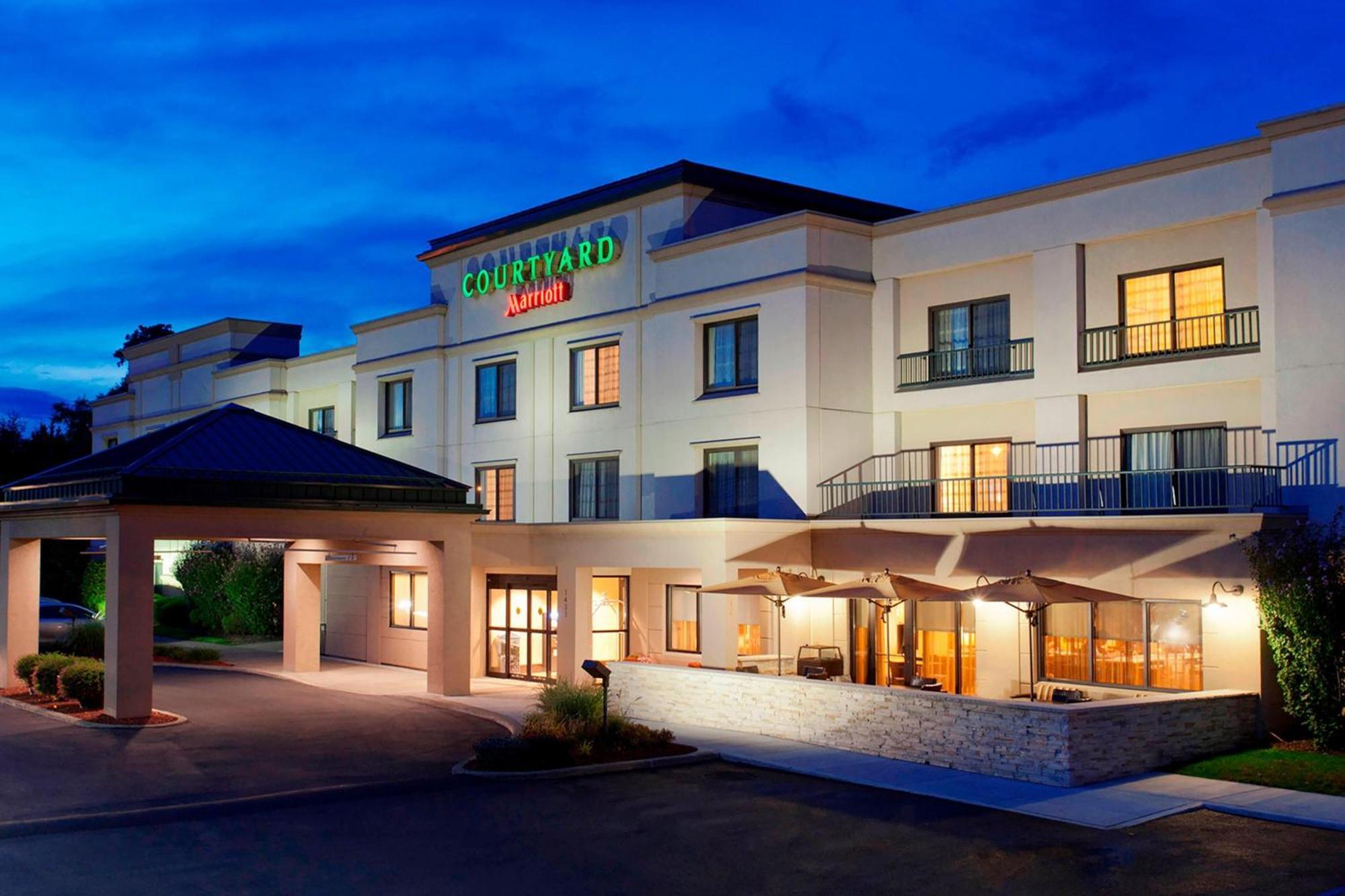 Courtyard Newburgh Stewart Airport Hotel Buitenkant foto